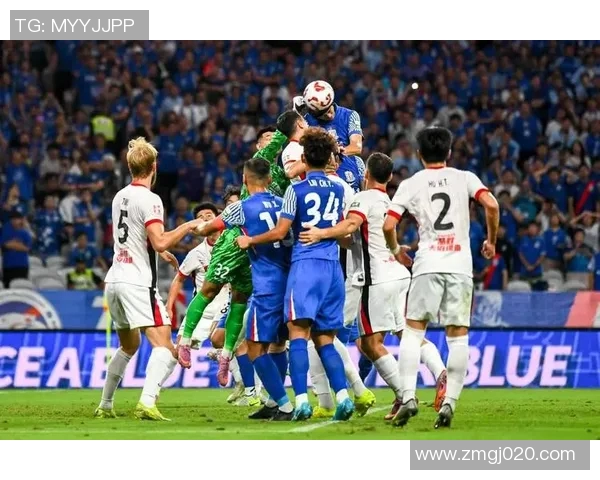 足球球星赛场捂鼻子瞬间引发球迷热议背后原因耐人寻味